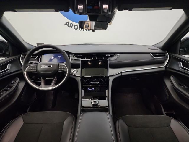 New 2025 Jeep Grand Cherokee Altitude image 18