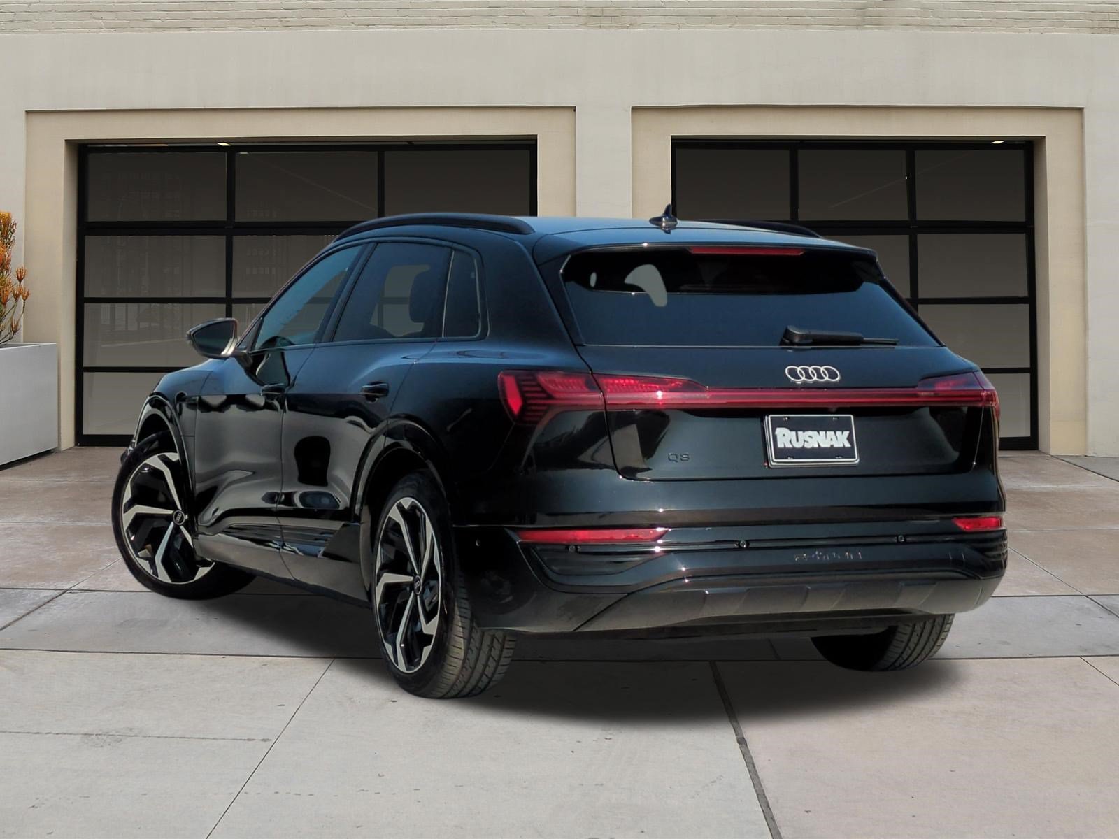 Used 2024 Audi Q8 e-tron Premium Plus w/ Premium Plus Package AWD/4WD image 2