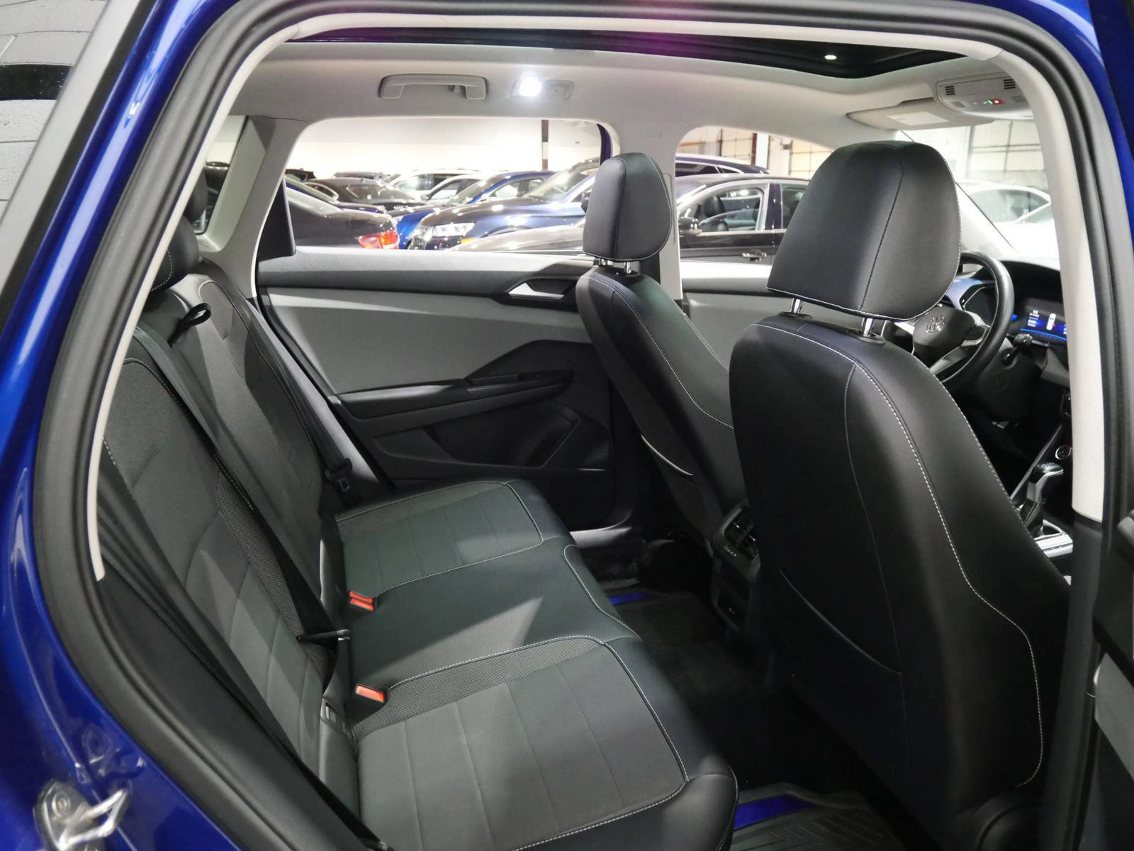 Used 2023 Volkswagen Taos SE FWD image 11