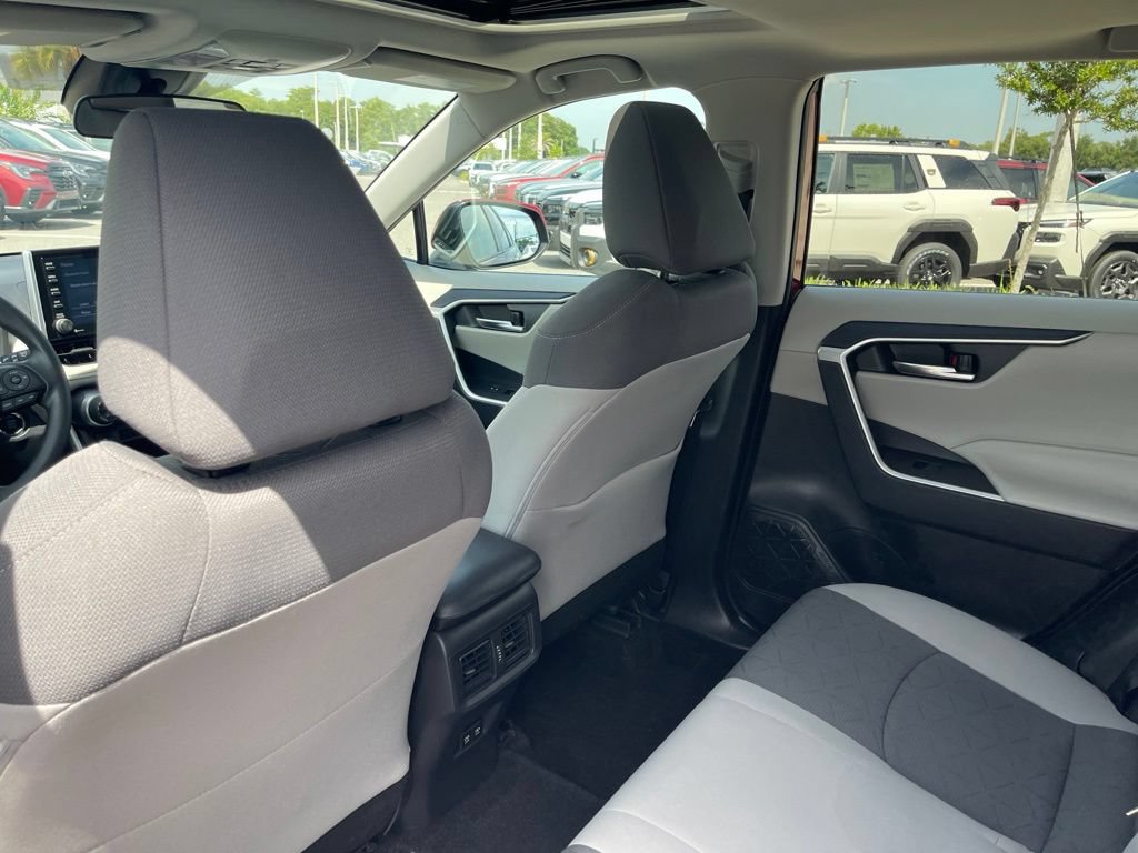 Used 2021 Toyota RAV4 XLE w/ Convenience Package FWD image 21