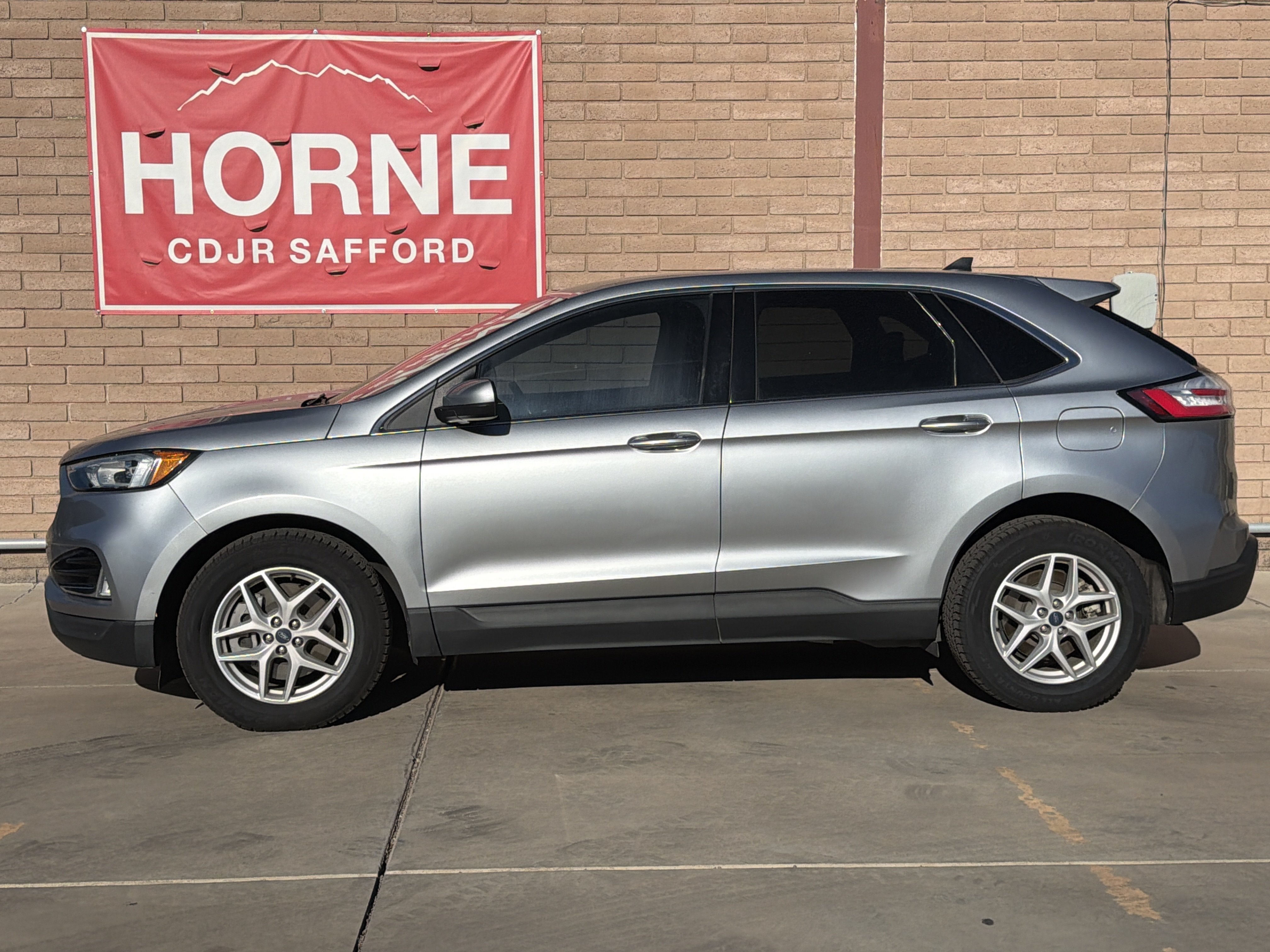 Used 2022 Ford Edge SEL w/ Convenience Package AWD/4WD image 2