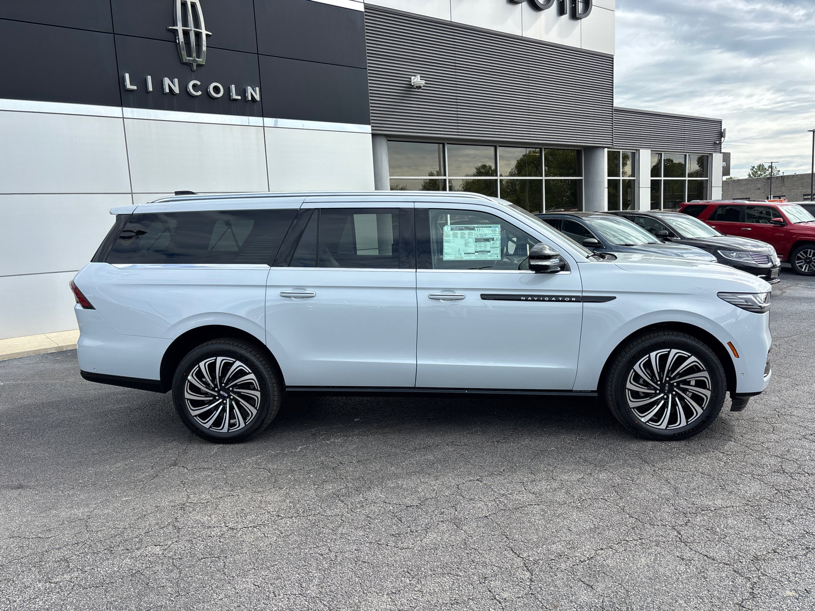 New 2025 Lincoln Navigator L Black Label image 8