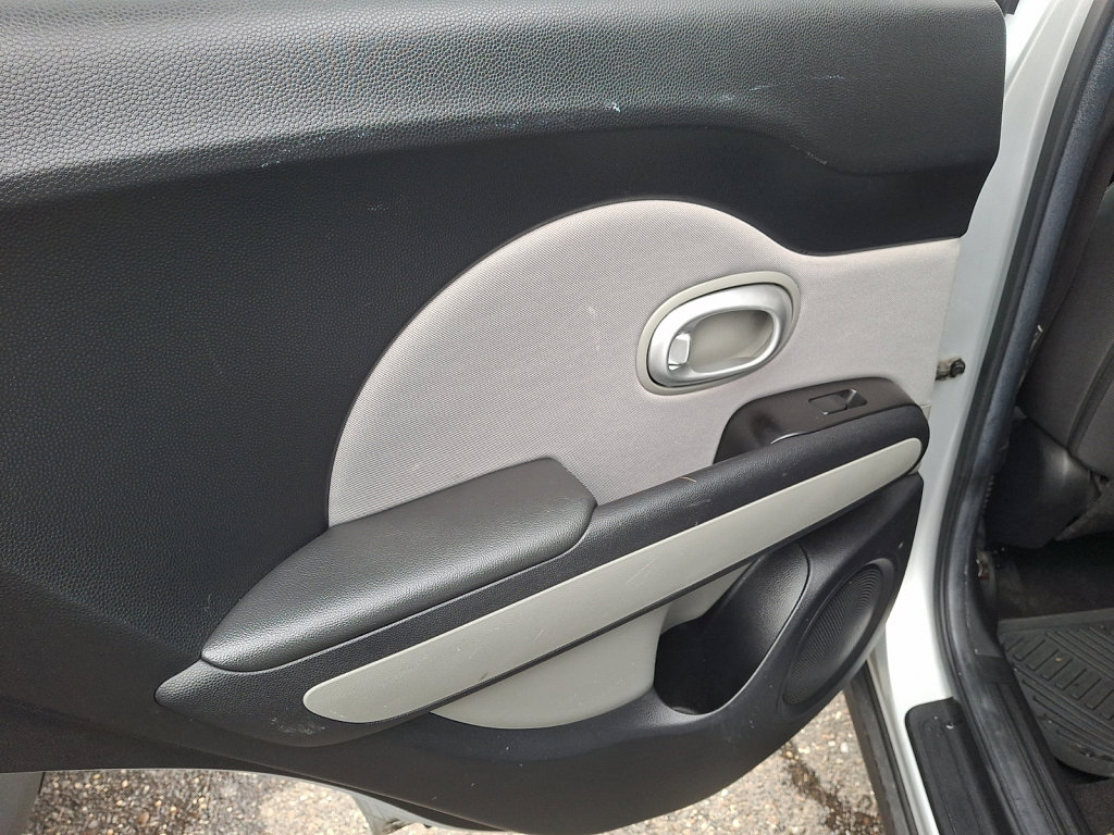 Used 2015 Kia Soul image 19