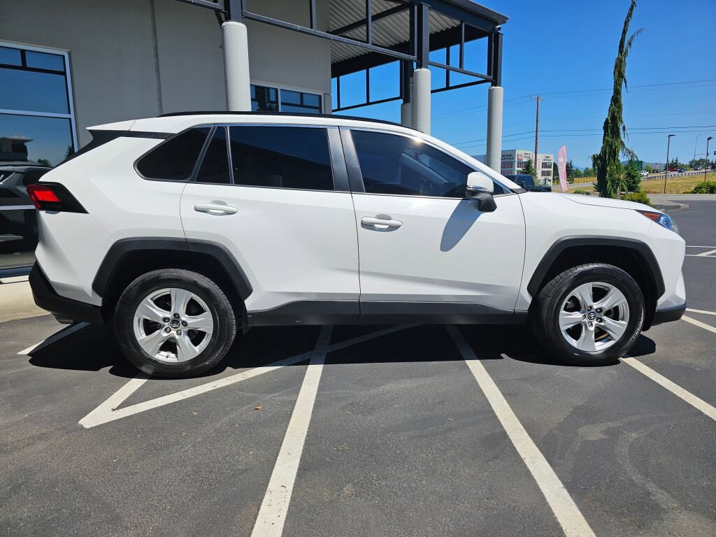 Used 2019 Toyota RAV4 XLE AWD/4WD image 6