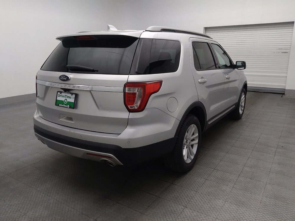 Used 2017 Ford Explorer XLT FWD image 9