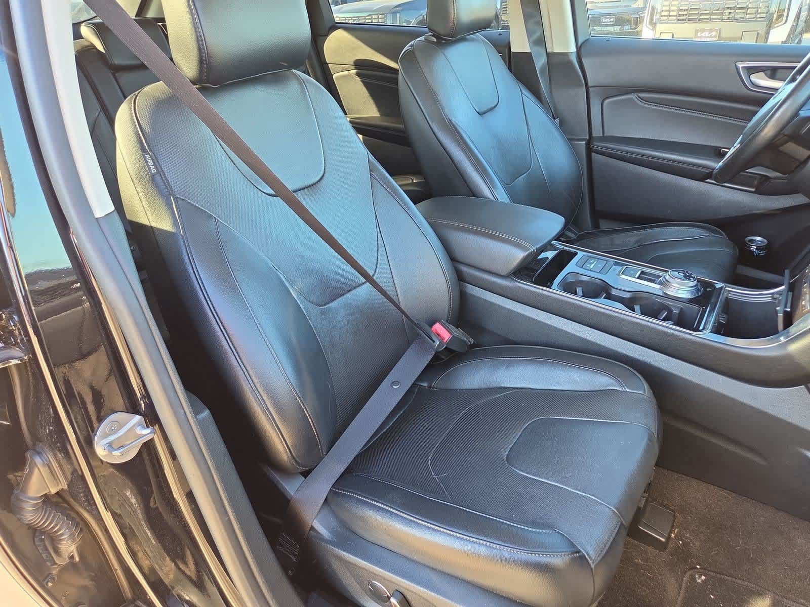 Used 2019 Ford Edge Titanium w/ Equipment Group 301A AWD/4WD image 22