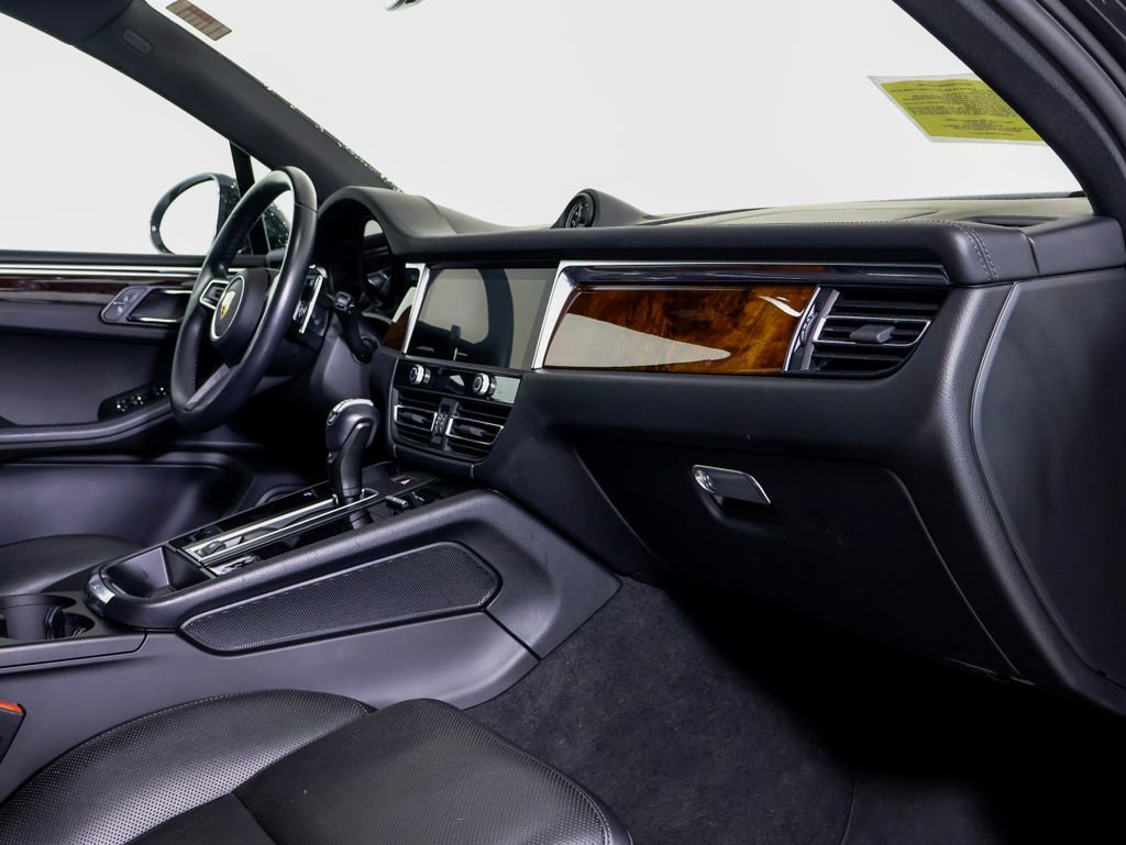 Certified 2022 Porsche Macan w/ Premium Package Plus image 8