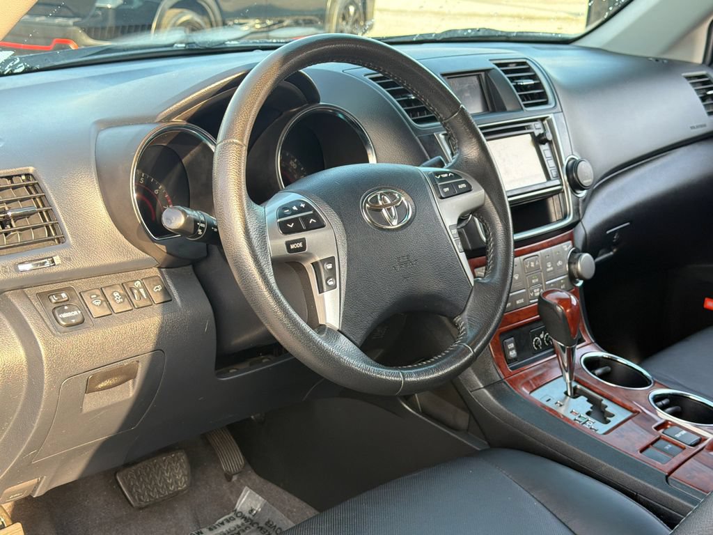 Used 2013 Toyota Highlander Limited FWD image 25