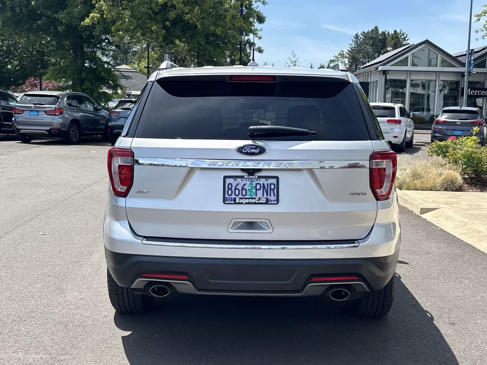Used 2018 Ford Explorer XLT AWD/4WD image 4