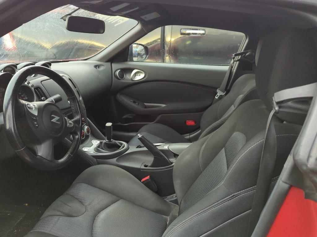 Used 2015 Nissan 370Z Coupe image 6