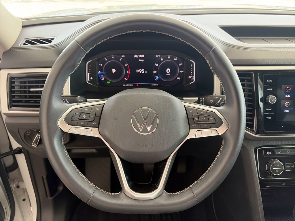 Certified 2023 Volkswagen Atlas SE w/ Black Wheel Package FWD image 14