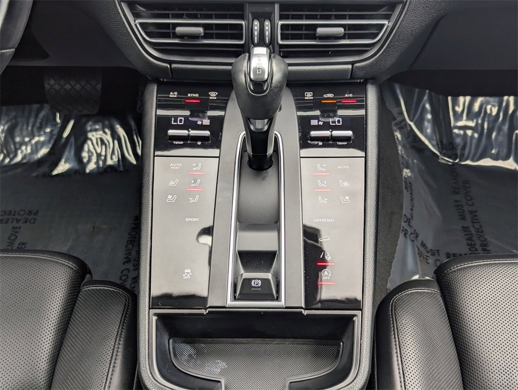 Used 2023 Porsche Macan Turbo image 10