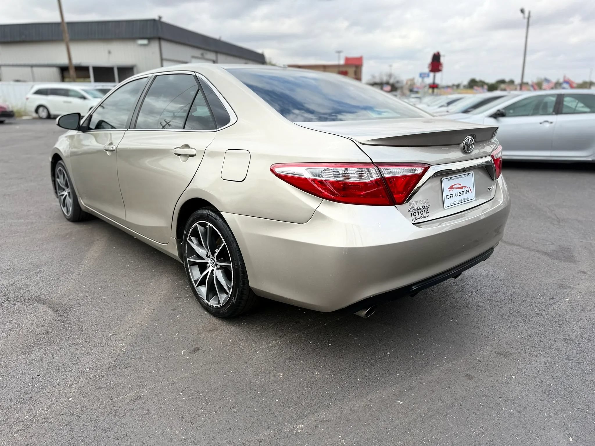 Used 2017 Toyota Camry XSE FWD image 5