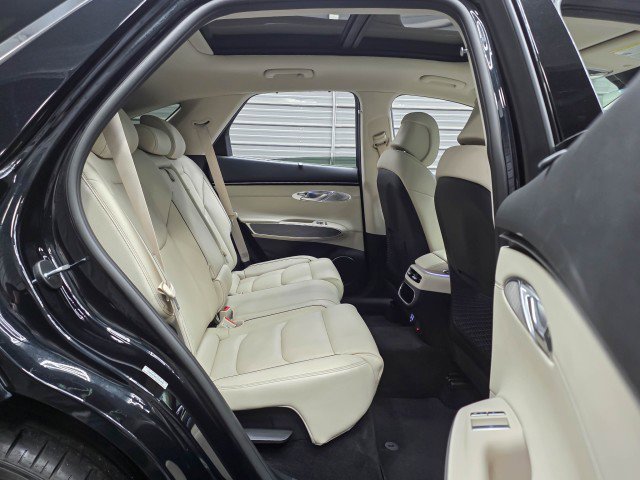 Used 2023 Genesis GV70 2.5T w/ Advanced Package AWD/4WD image 16
