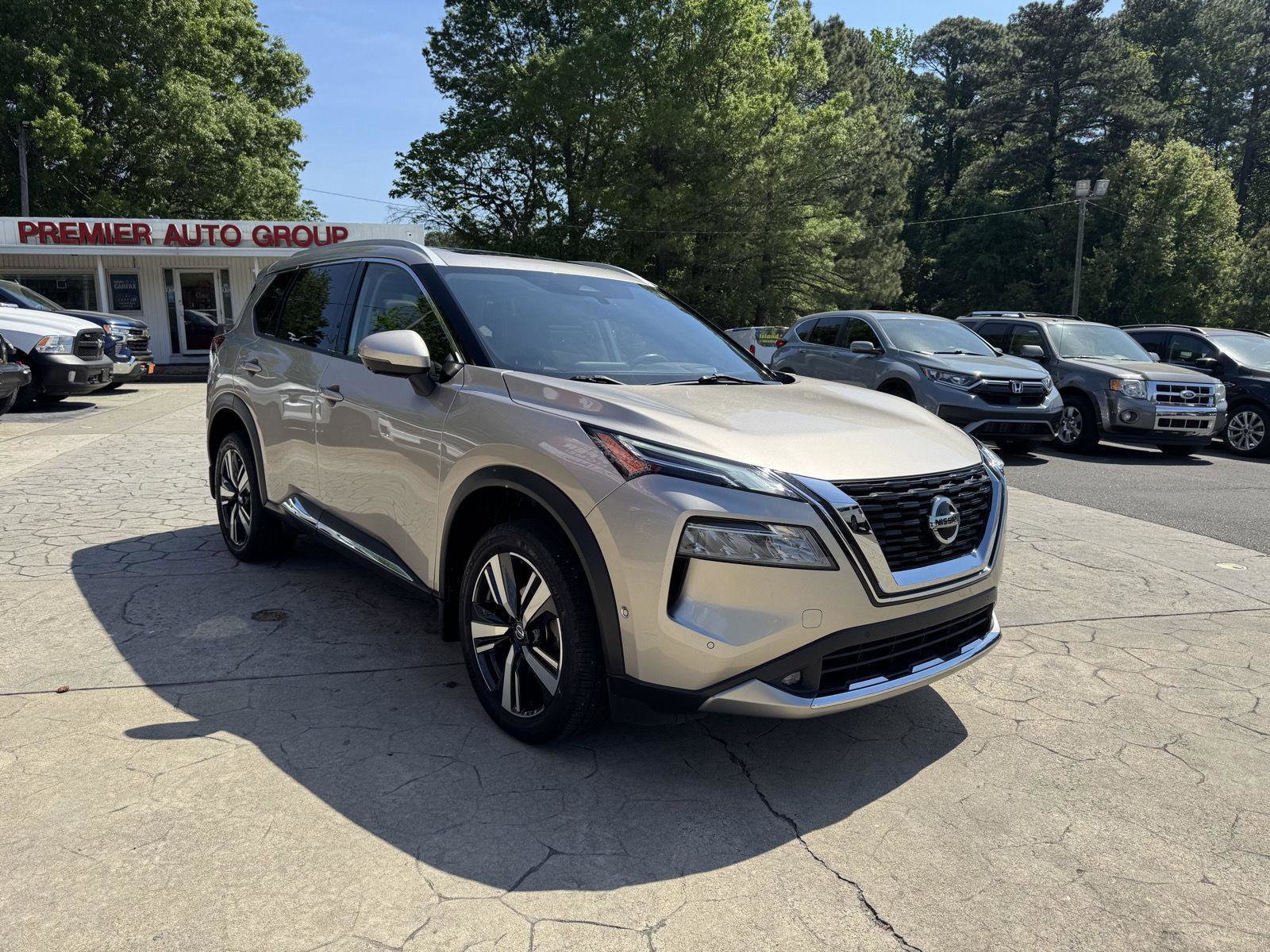 Used 2021 Nissan Rogue Platinum image 1