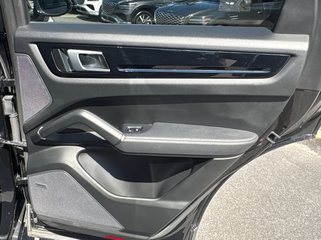 Used 2022 Porsche Cayenne Base image 16