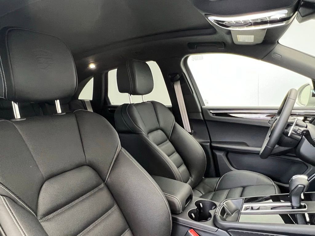New 2025 Porsche Macan S image 18