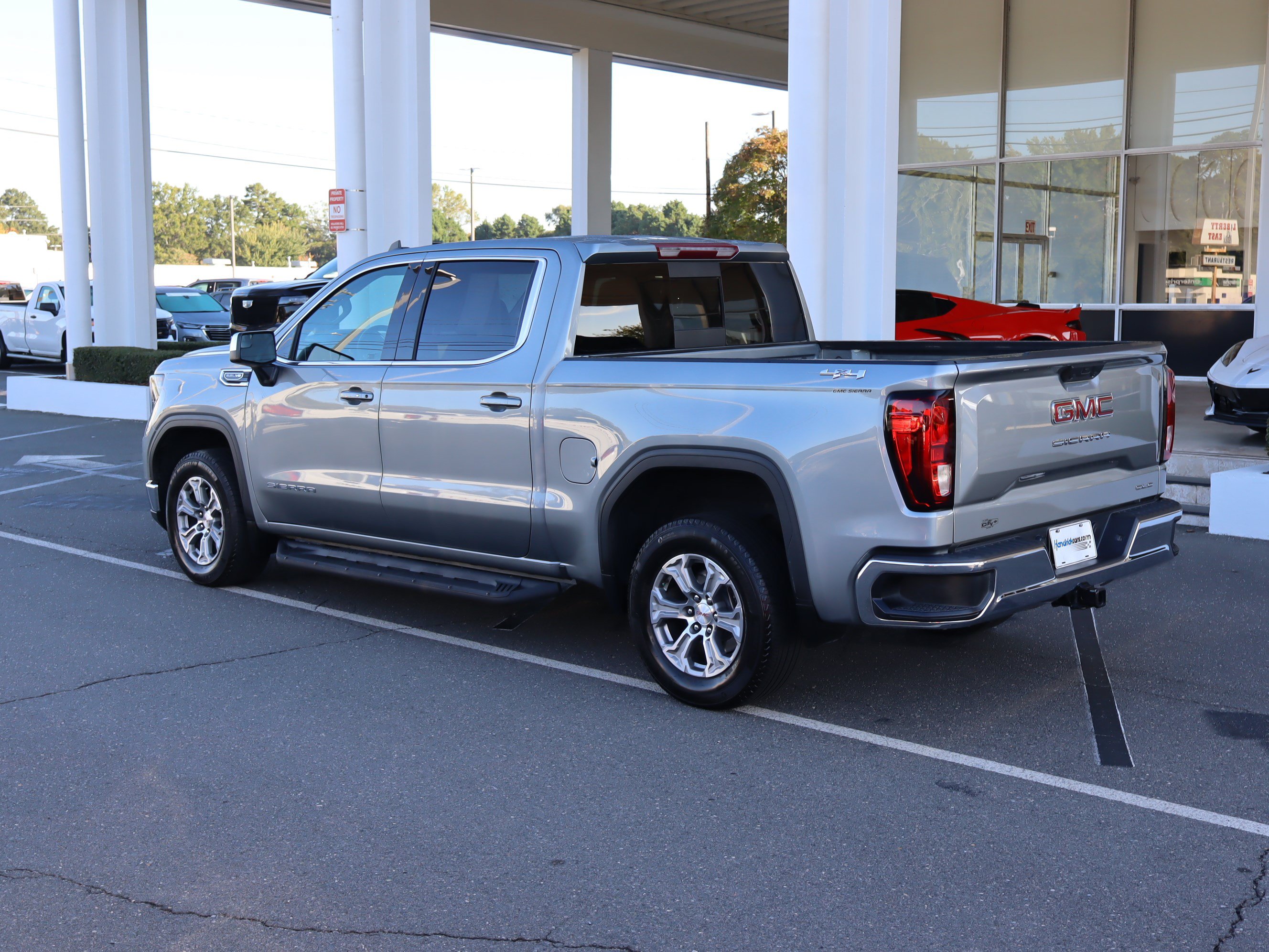 Used 2025 GMC Sierra 1500 SLE w/ Preferred Package AWD/4WD image 8
