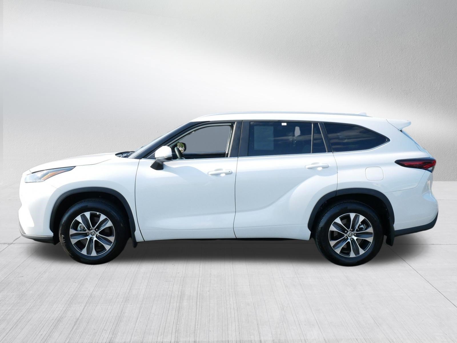Certified 2026 Toyota Highlander XLE AWD/4WD image 4