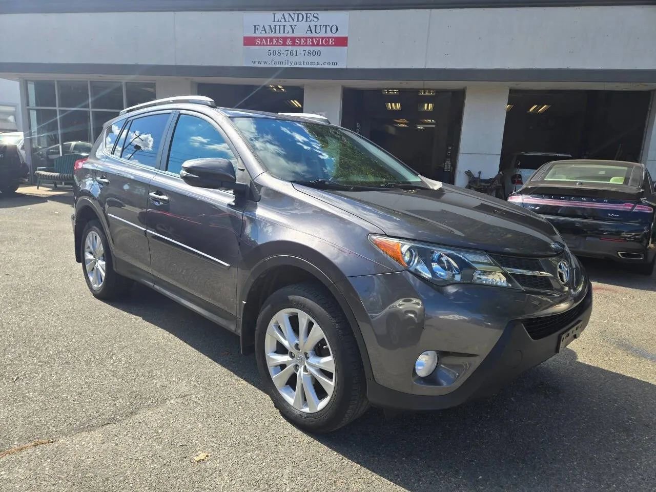 Used 2014 Toyota RAV4 Limited image 21