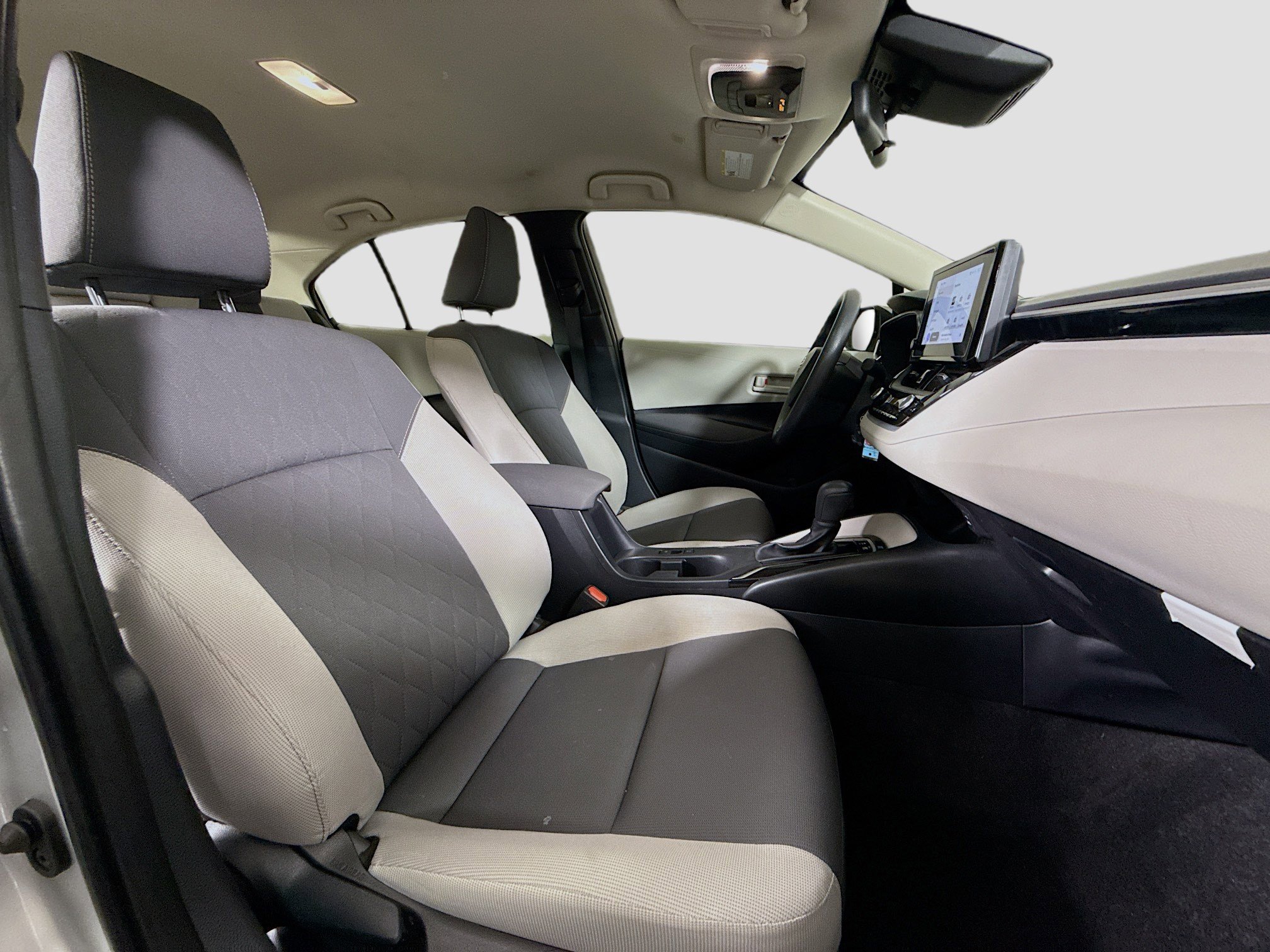 Used 2024 Toyota Corolla LE image 28