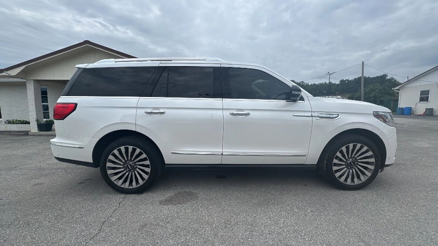 Used 2019 Lincoln Navigator Reserve AWD/4WD image 6