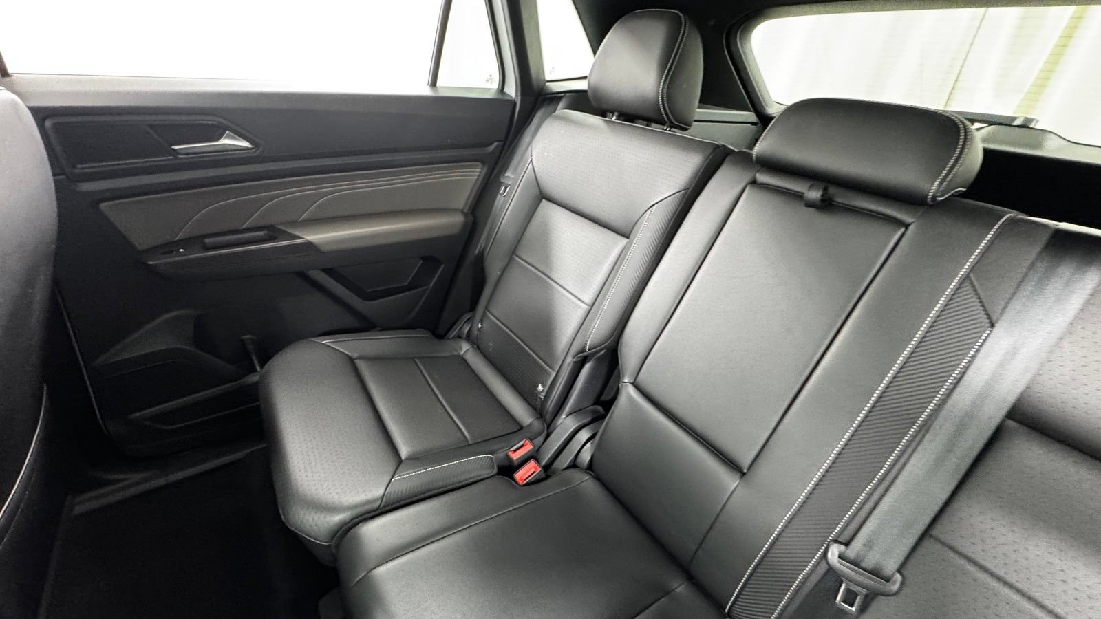 Used 2022 Volkswagen Atlas Cross Sport SEL R-Line AWD/4WD image 14