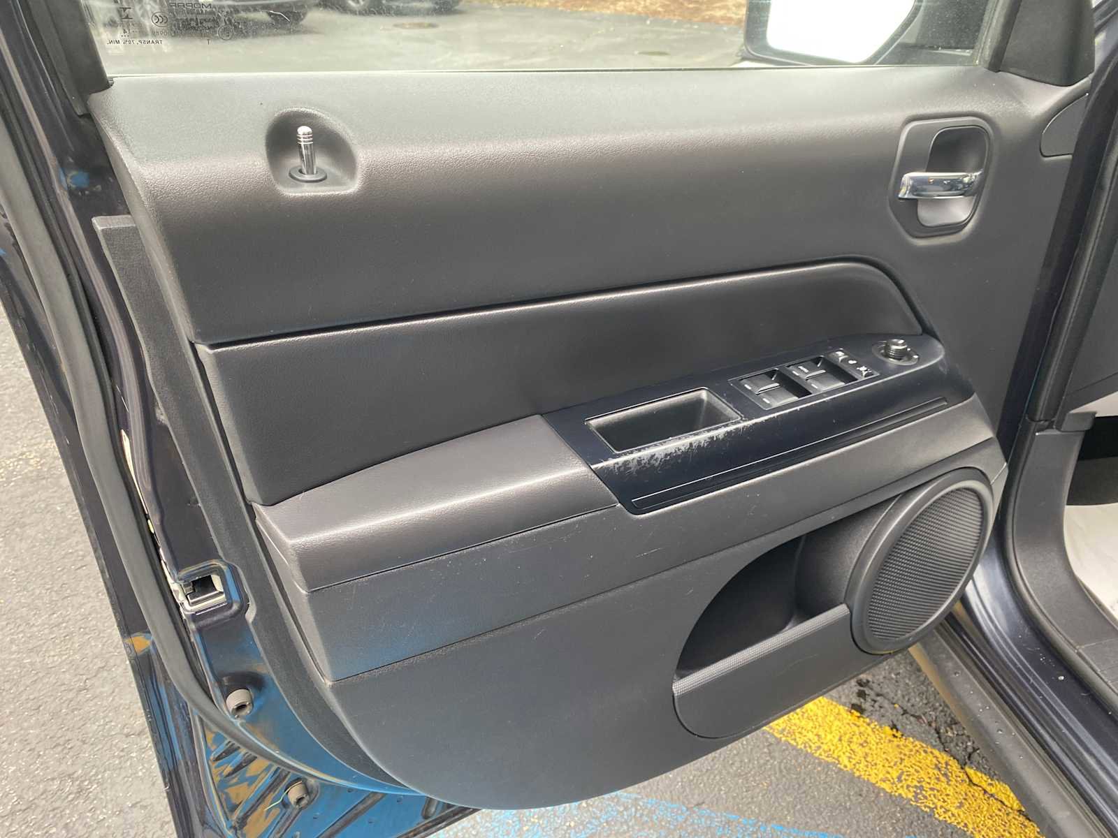 Used 2014 Jeep Patriot Latitude w/ Sun/Sound Group AWD/4WD image 23