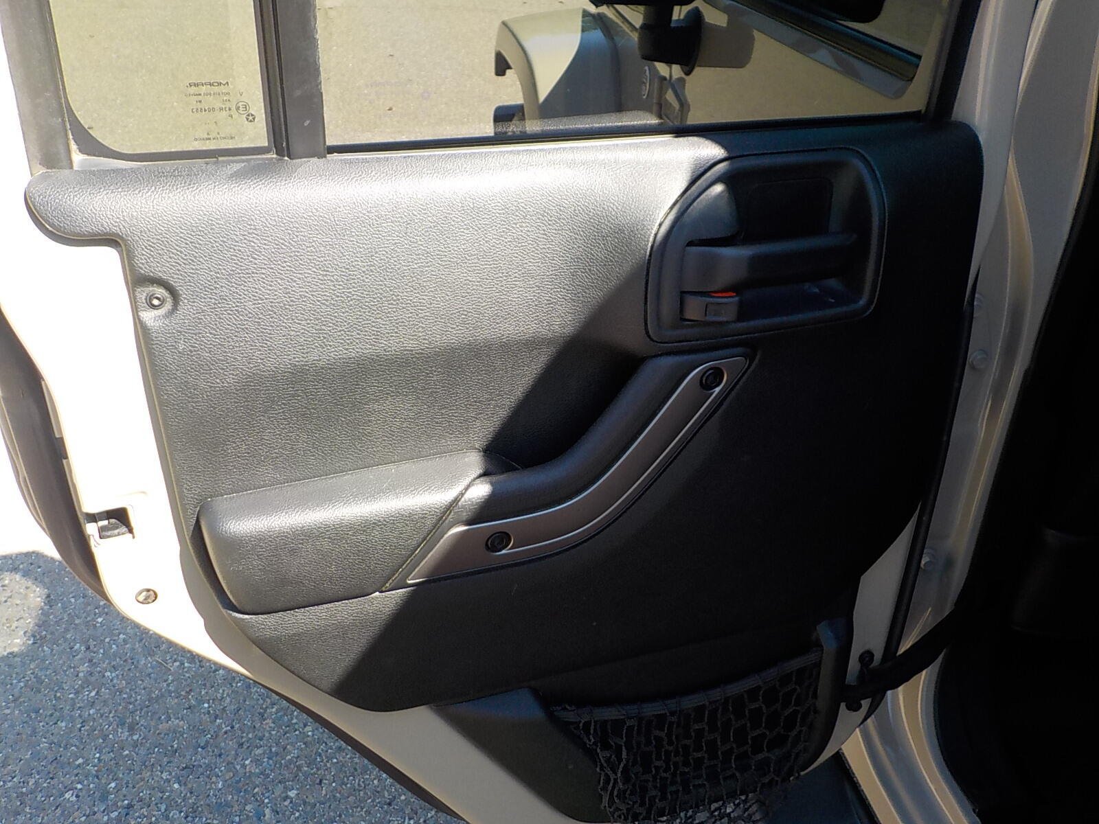 Used 2018 Jeep Wrangler Unlimited Sahara AWD/4WD image 17