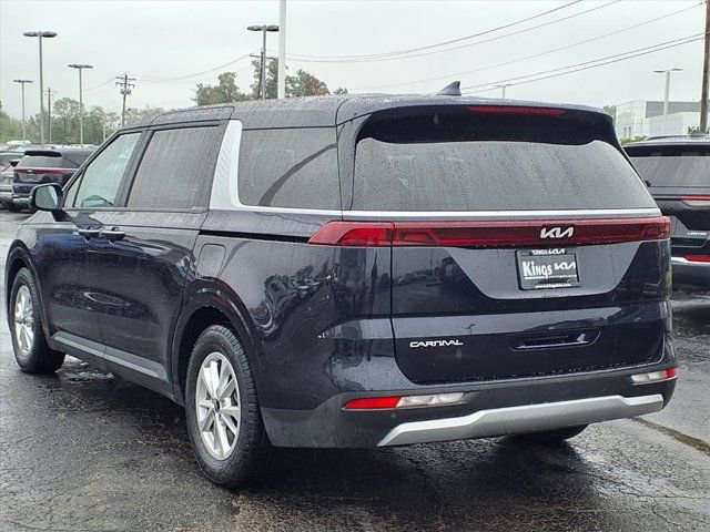 Certified 2024 Kia Carnival LX image 4