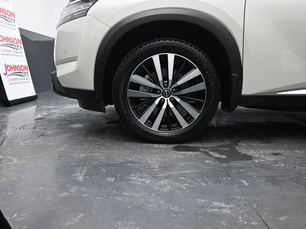 Used 2024 Nissan Pathfinder Platinum w/ Cargo Package image 15