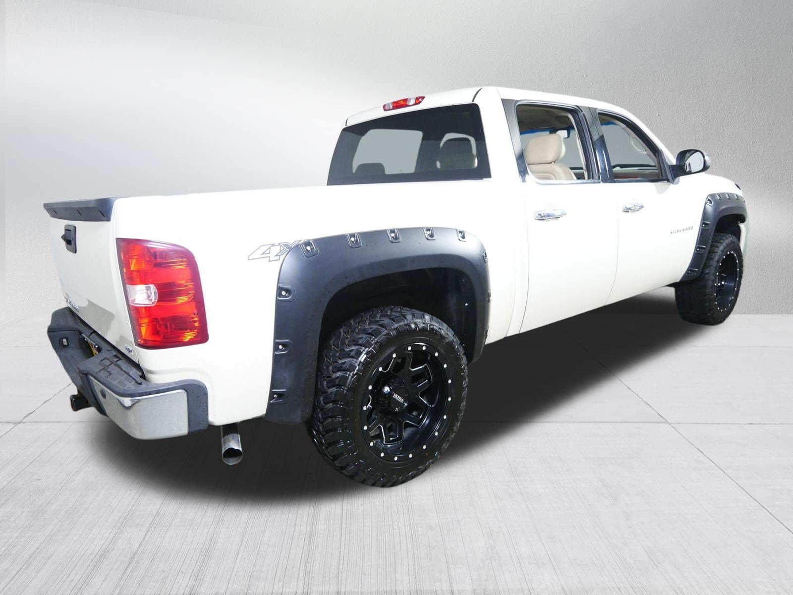 Used 2013 Chevrolet Silverado 1500 LTZ w/ LTZ White Diamond Edition AWD/4WD image 7