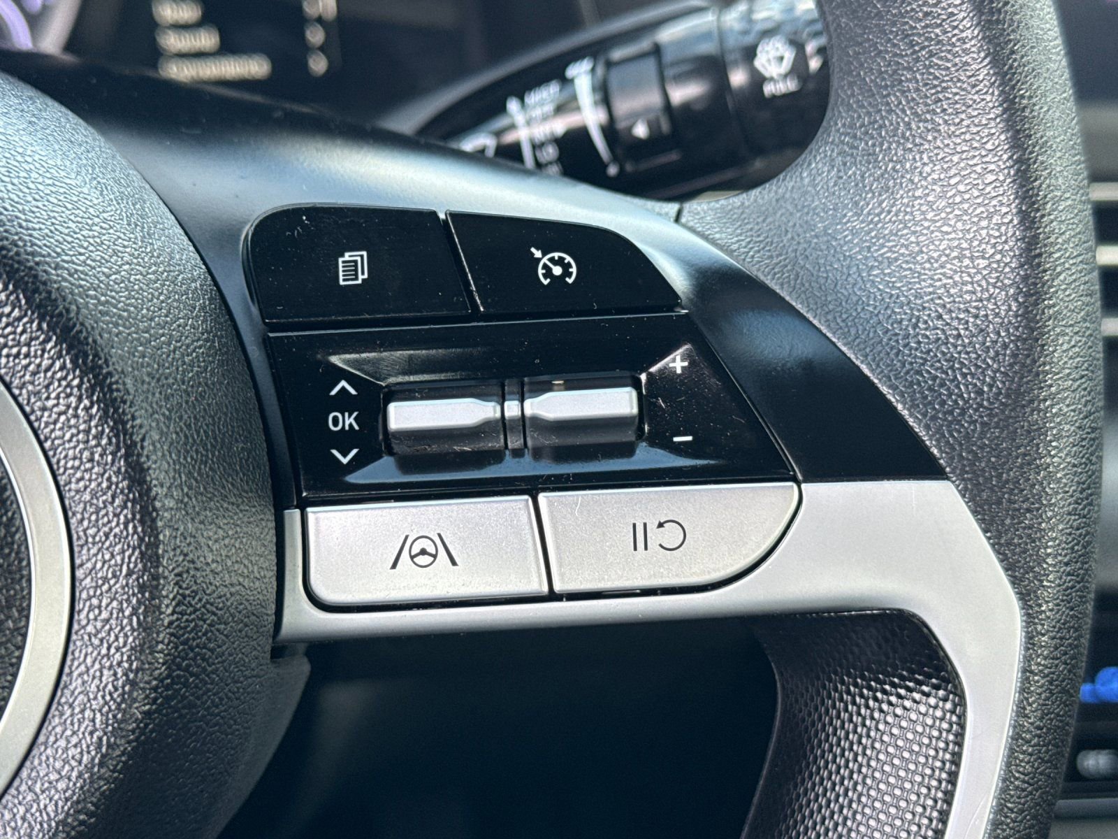 Used 2022 Hyundai Elantra Blue image 25