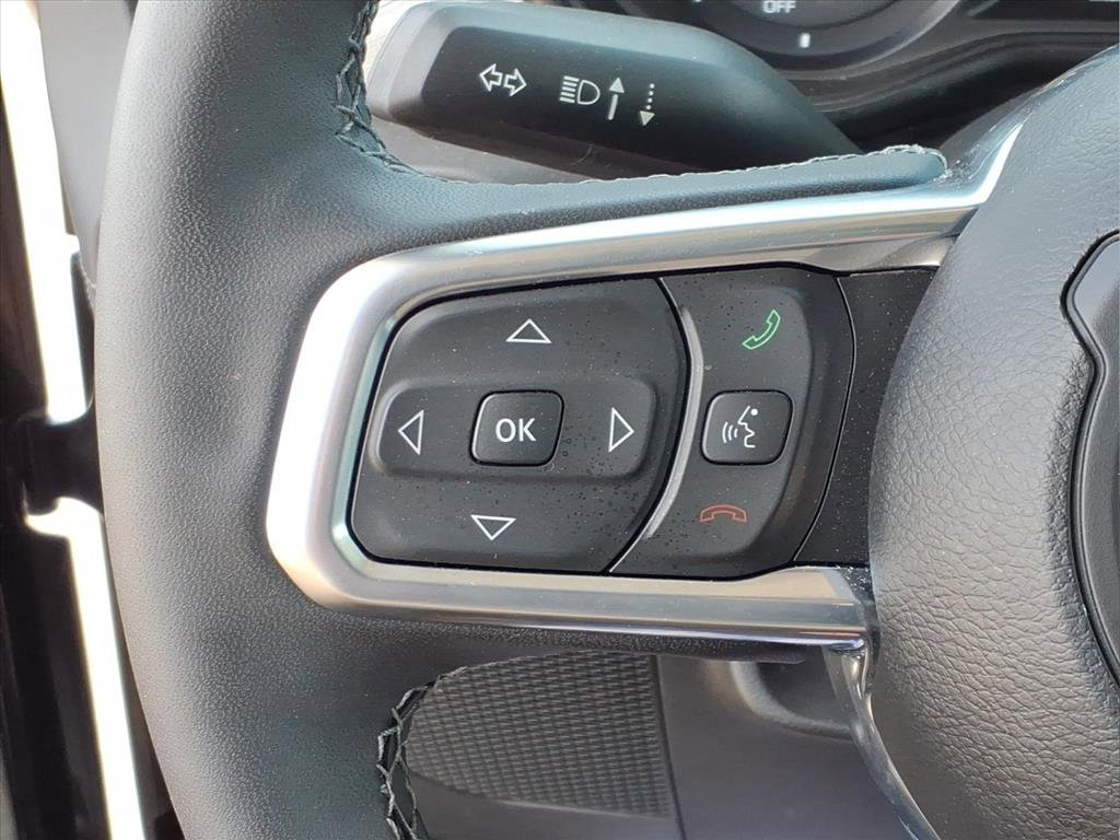 Used 2025 Jeep Wrangler Sahara image 26