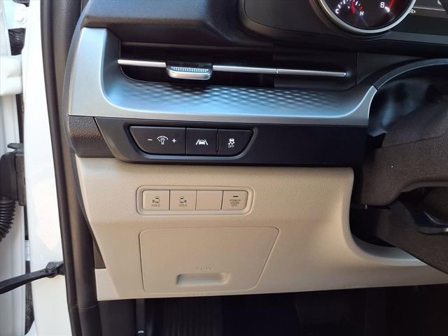 Used 2023 Kia Carnival LX image 15