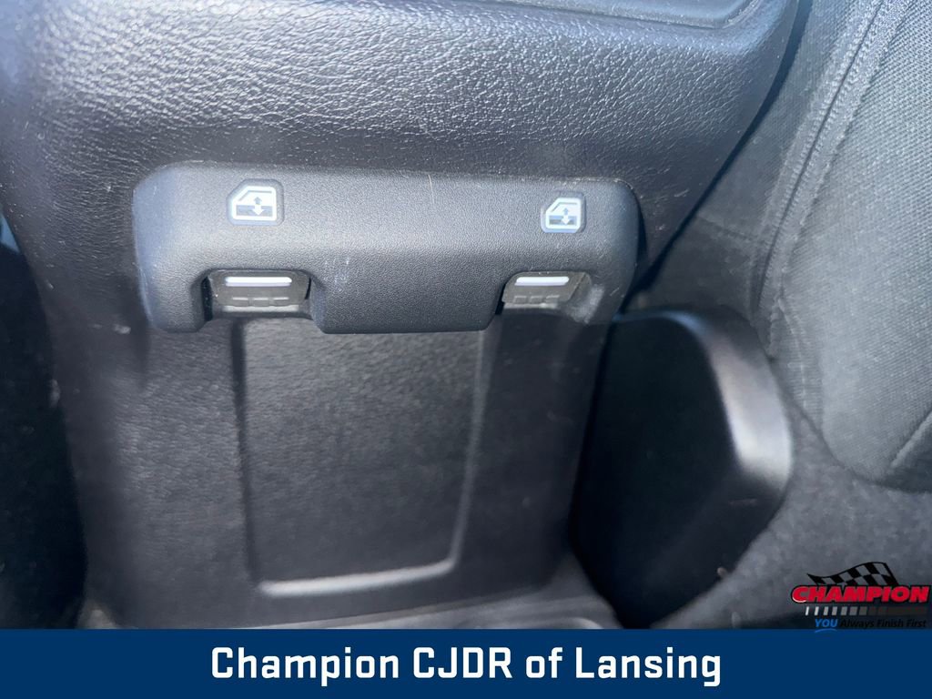 Used 2018 Jeep Wrangler Unlimited Sport S image 37