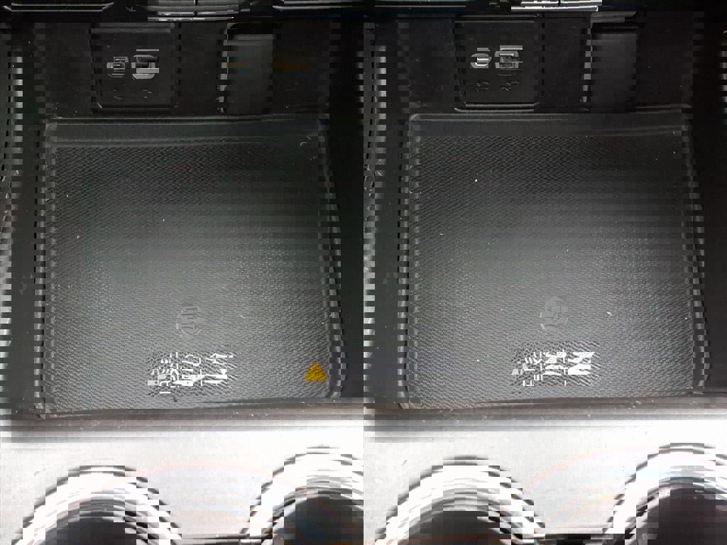 Used 2021 Chevrolet Suburban RST w/ Luxury Package image 21