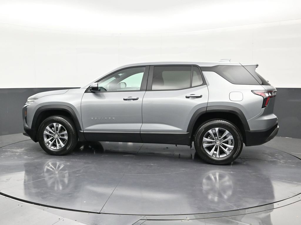 Used 2025 Chevrolet Equinox LT FWD image 2