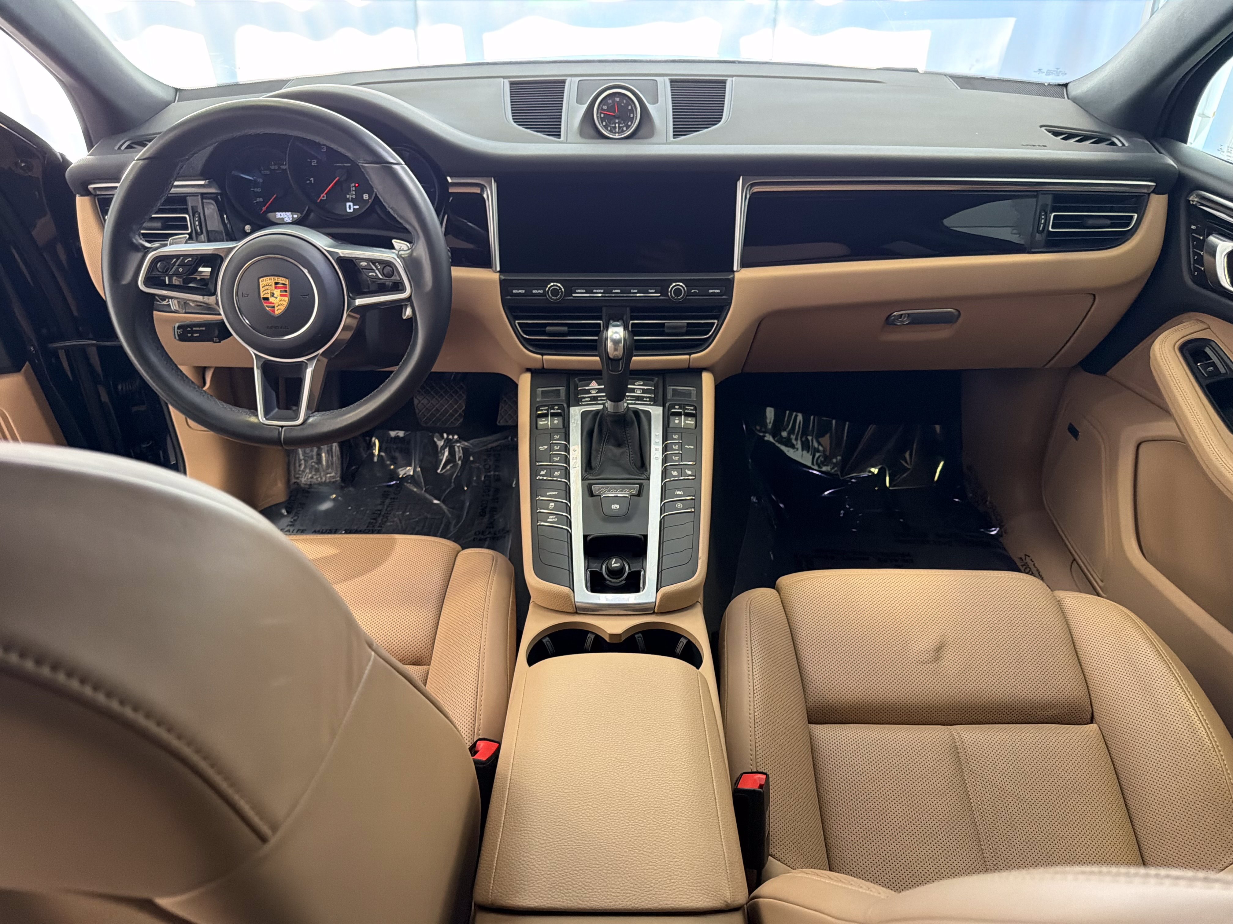 Certified 2021 Porsche Macan AWD/4WD image 17