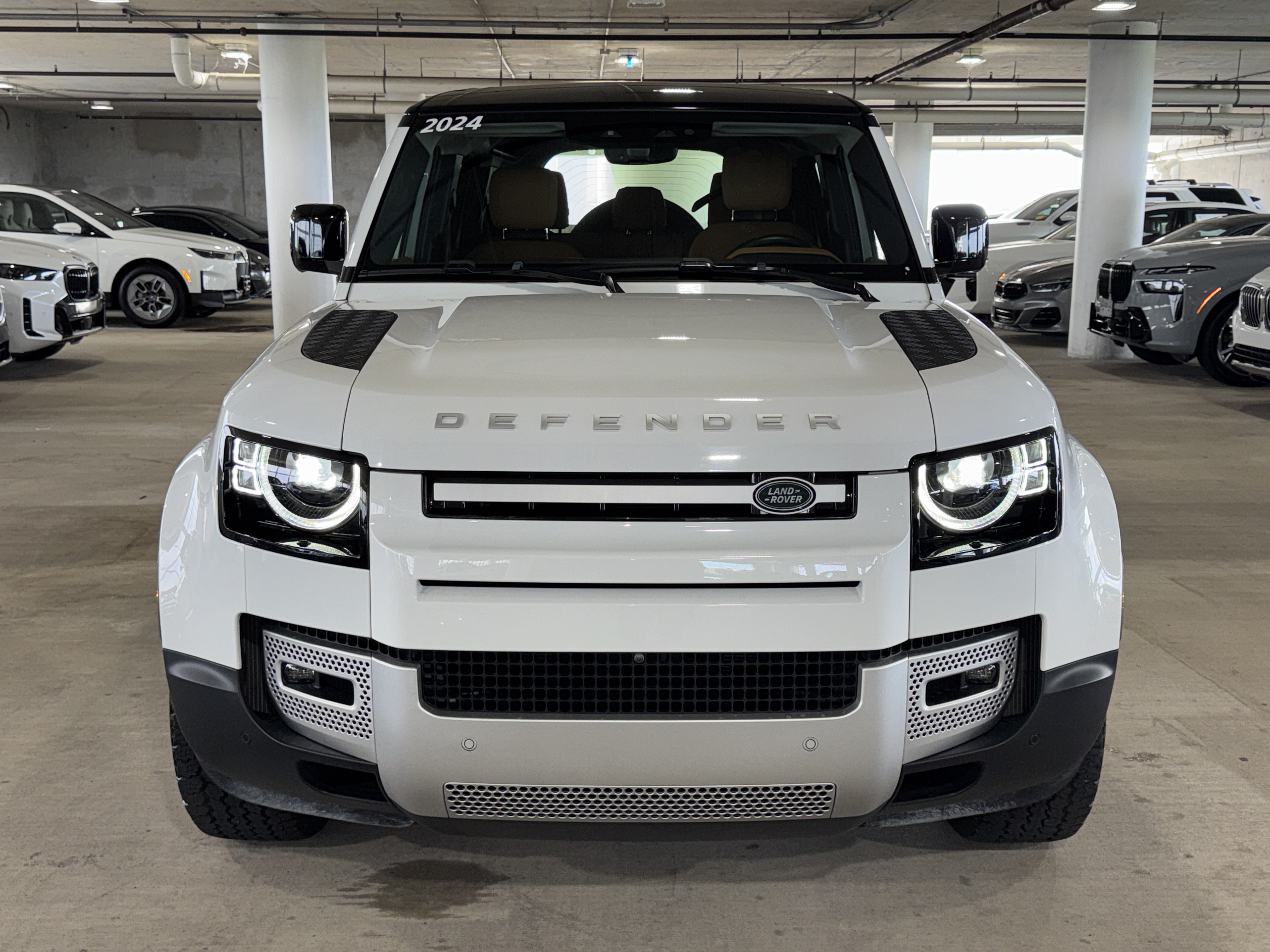 Used 2024 Land Rover Defender 110 SE AWD/4WD image 3