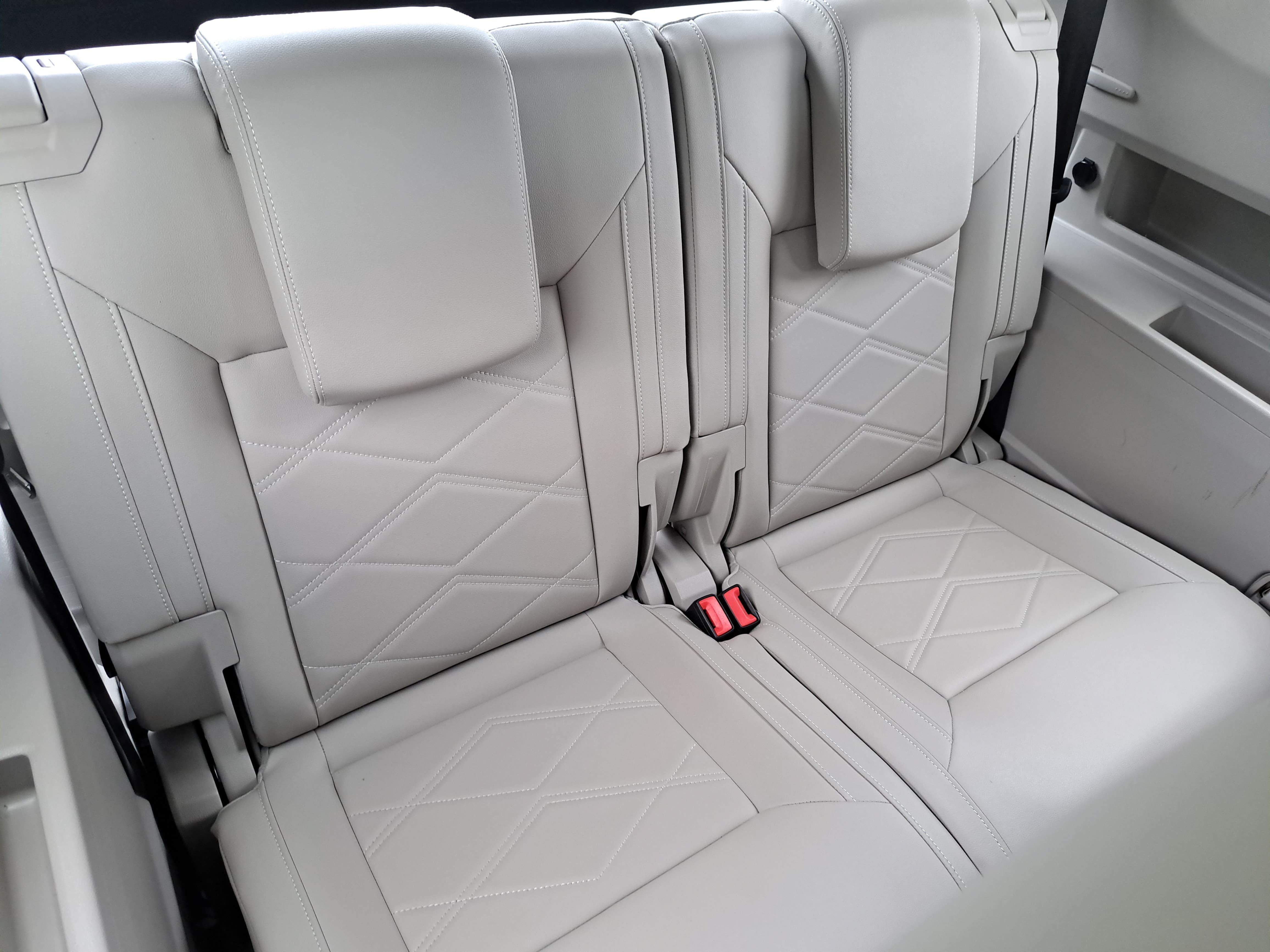 Certified 2025 Volkswagen Atlas SE AWD/4WD image 12
