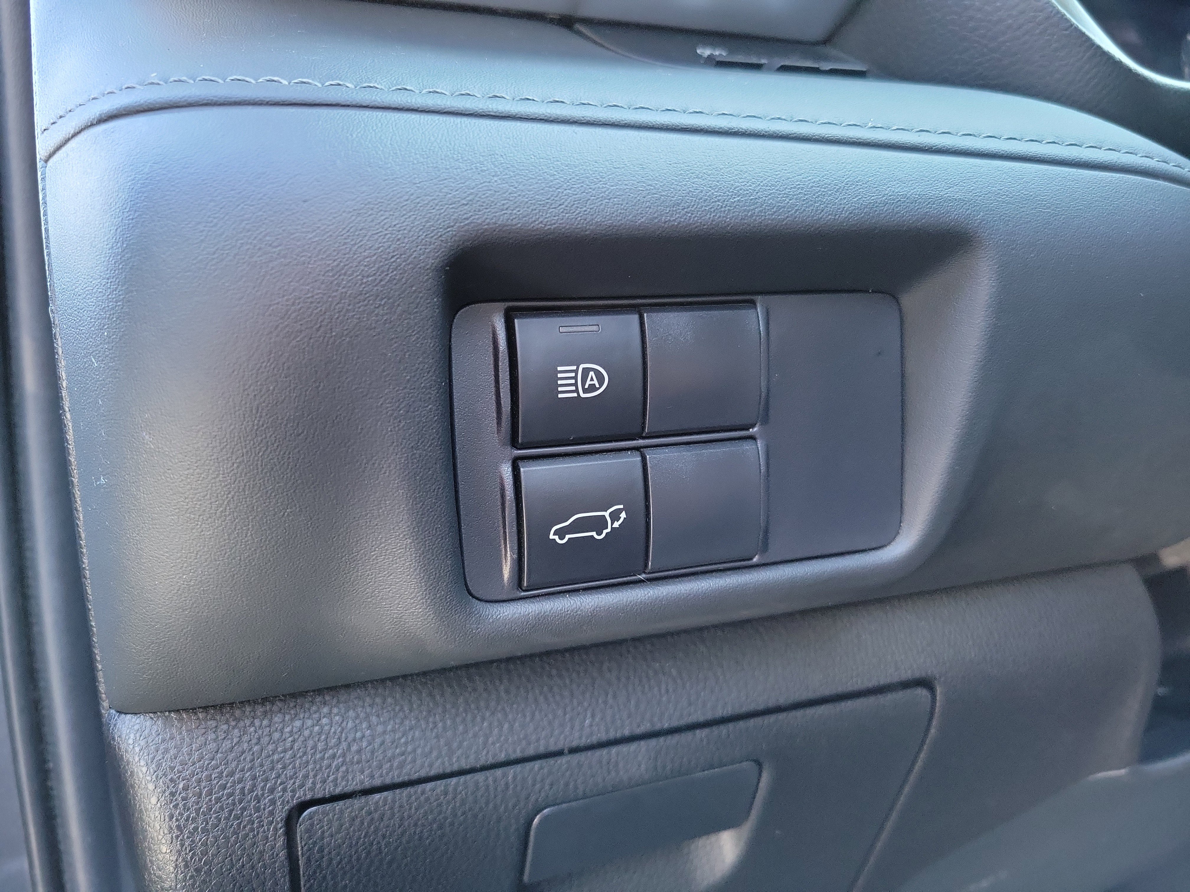 Used 2021 Toyota Highlander XLE image 25