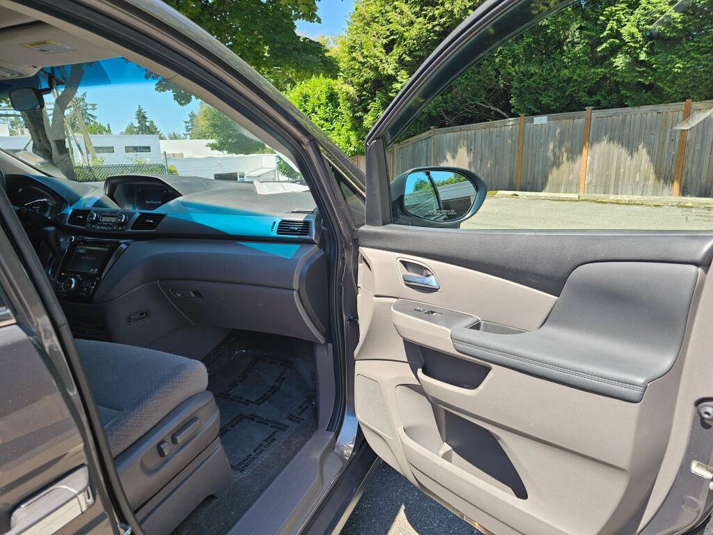 Used 2017 Honda Odyssey SE image 11