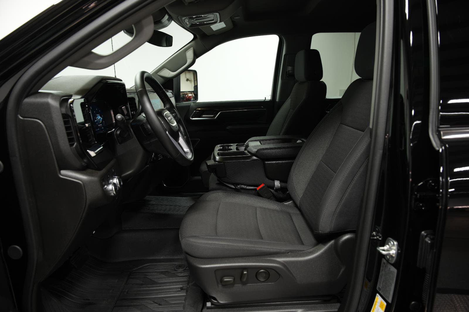 Used 2025 GMC Sierra 2500 SLE w/ SLE Value Package; image 23