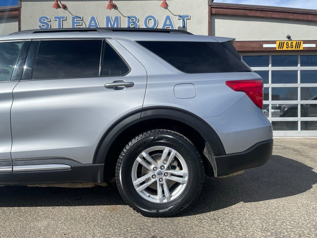 Used 2020 Ford Explorer XLT w/ Equipment Group 202A image 4