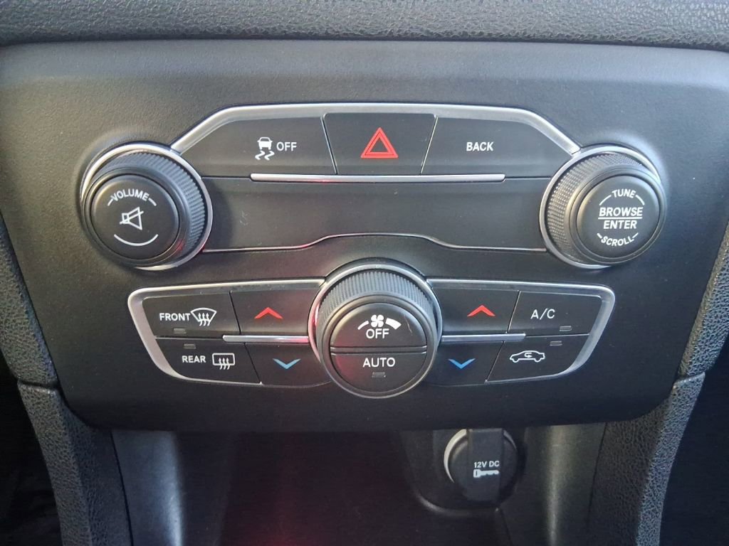 Used 2015 Dodge Charger SXT image 22