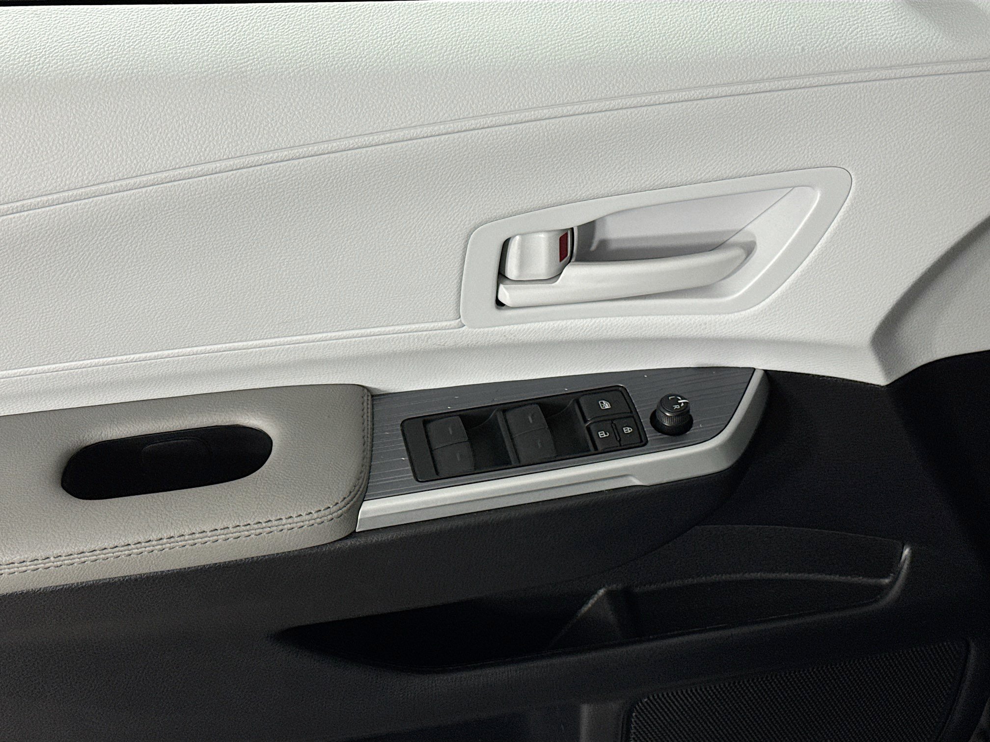 Certified 2026 Toyota Sienna LE FWD image 17