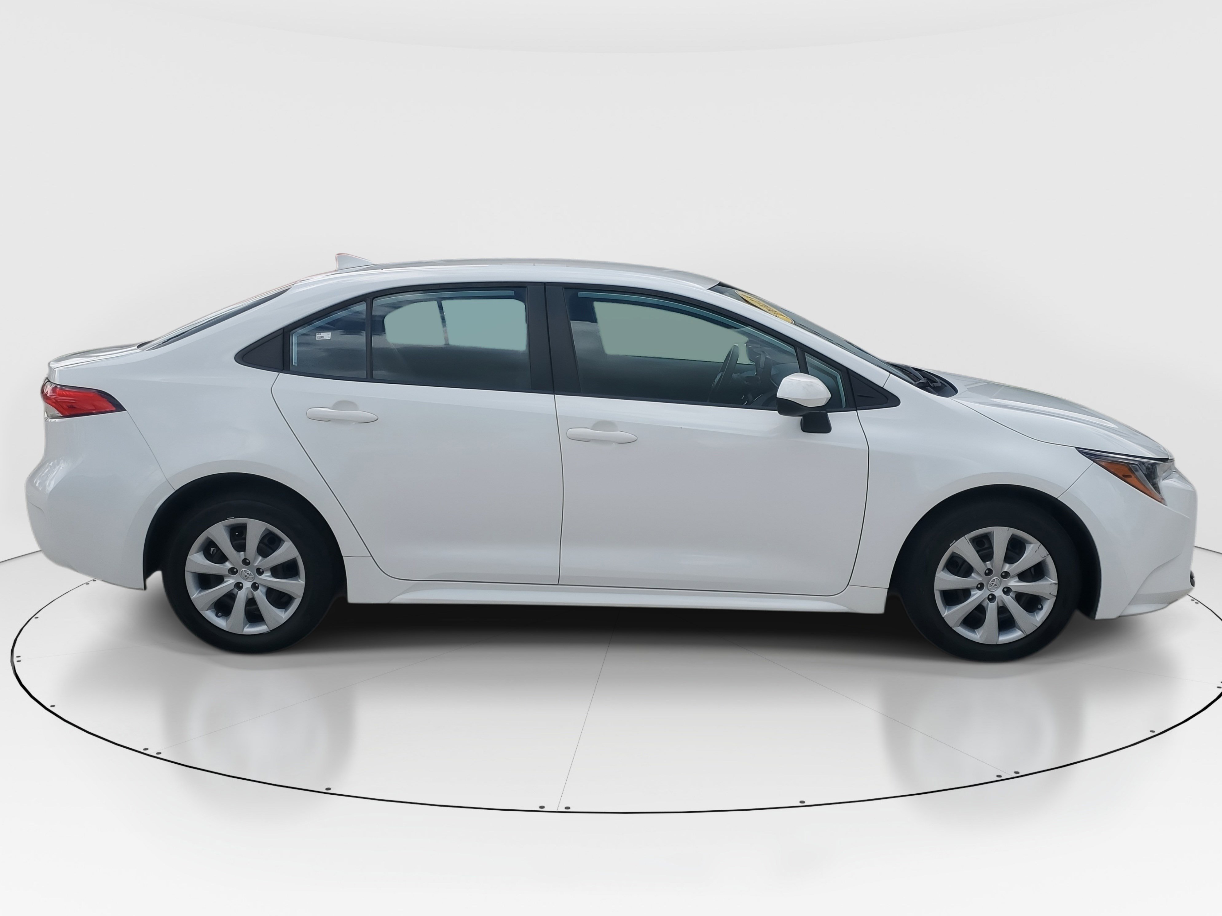 Used 2023 Toyota Corolla LE image 2