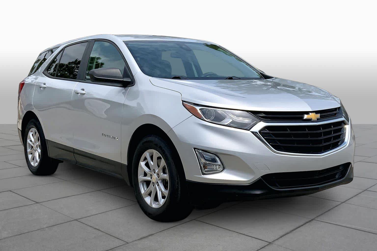 Used 2021 Chevrolet Equinox LS w/ LS Convenience Package FWD image 2