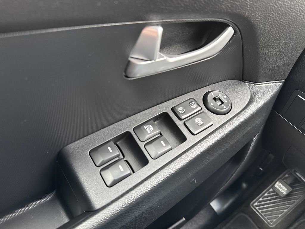 Used 2015 Kia Sportage LX image 32